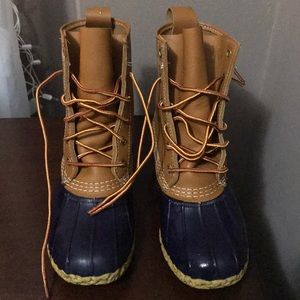 Women’s Size 6 Navy Bean Boots